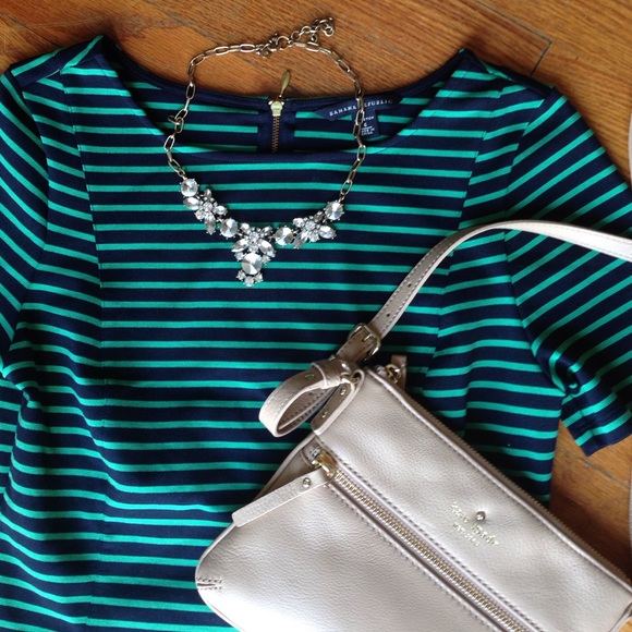 Banana Republic green and navy darted top