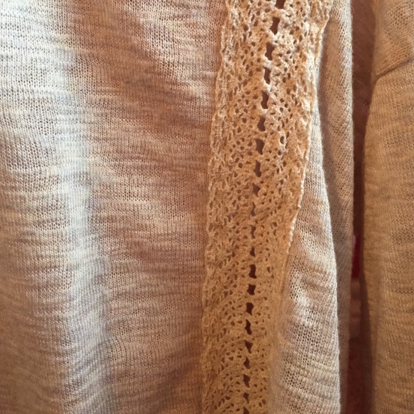 Adorable pullover! - Picture 2 of 2
