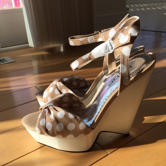 Cute Bebe Wedges - Picture 2 of 4