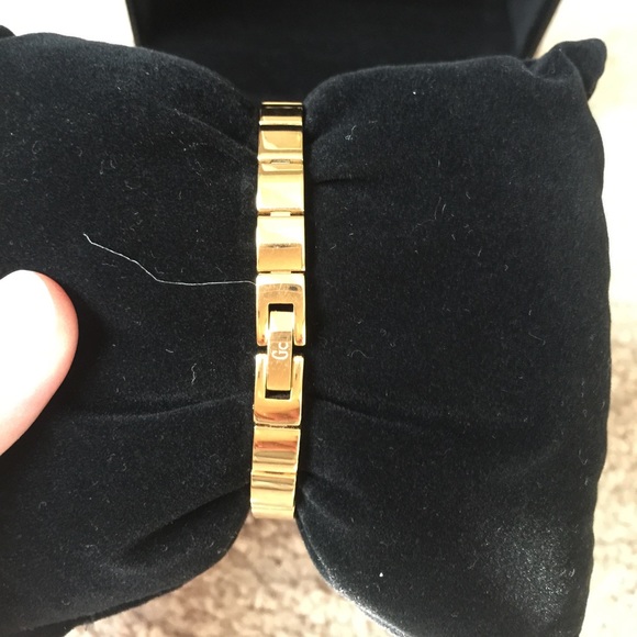 LIKE NEW GUESS COLLECTION GOLD WATCH - Picture 2 of 3