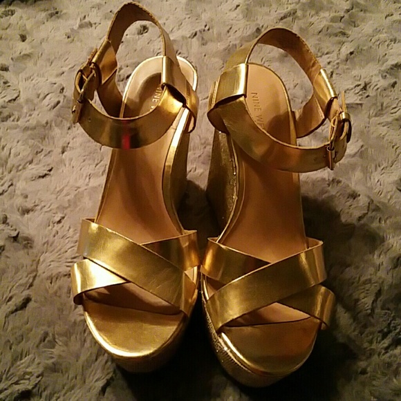 ❎❎SOLD in bundle❎❎Nine west gold glitter wedges