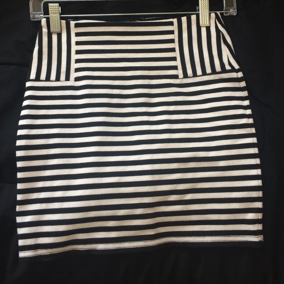 Dresses & Skirts - Skirt