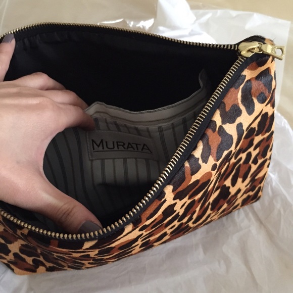 Handcrafted leopard zip clutch. - Picture 3 of 4