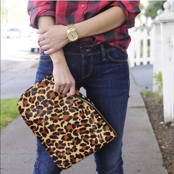 Handcrafted leopard zip clutch. - Picture 4 of 4