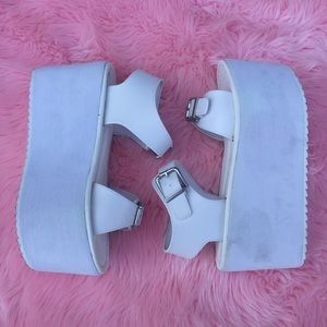 YRU ORION SIZE 6 WHITE PLATFORM SANDAL