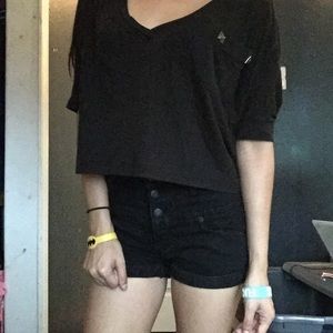 Loose flows black crop top