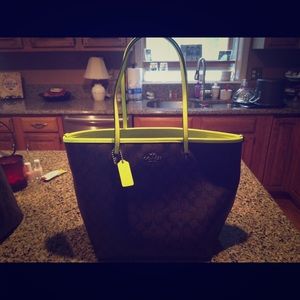 Coach Signature Taxi Zip Tote