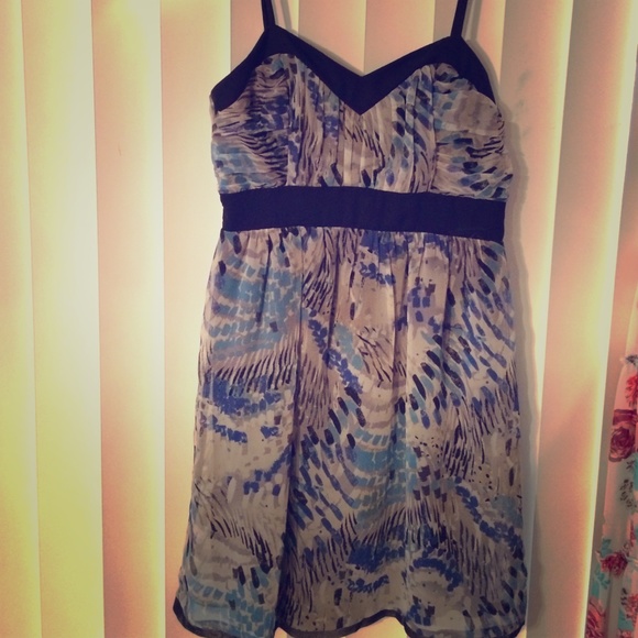 Dress - Picture 1 of 4