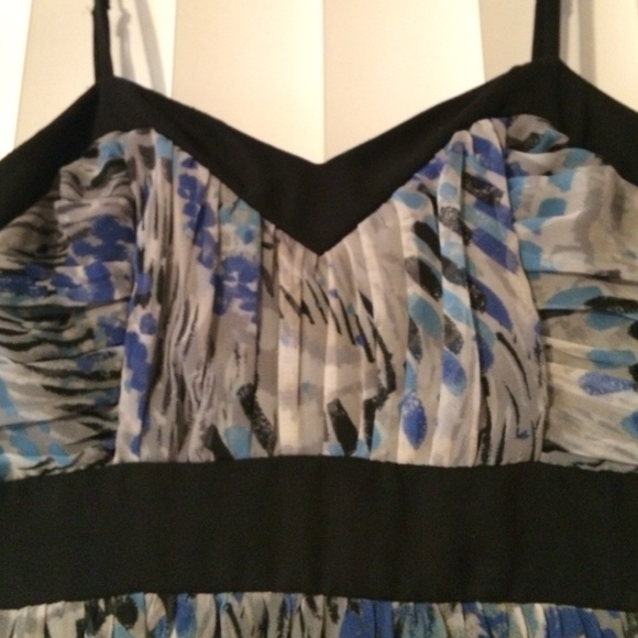 Dress - Picture 4 of 4