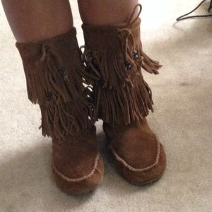 MINNETONKA Chestnut Boots