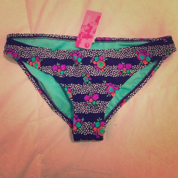 ❌SOLD❌Medium flower swimsuit bottoms