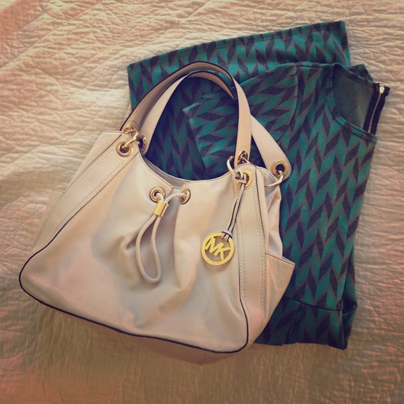 Michael Kors Handbags - Vanilla Michael Kors Ludlow Tote✨REDUCED✨