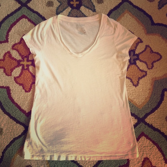 💥🚫SOLD🚫💥 Plain white v-neck T