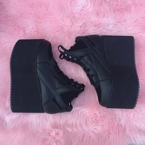 YRU QOZMO HI PLATFORM SNEAKER SIZE 7 BLACK