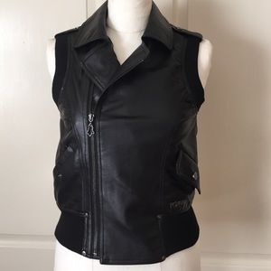 Fox faux leather vest↙️