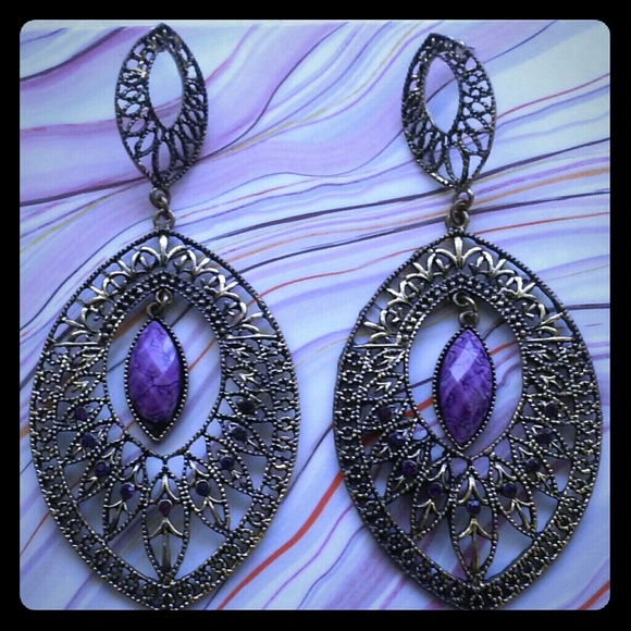 Beautiful earrings with purple and old gold colors