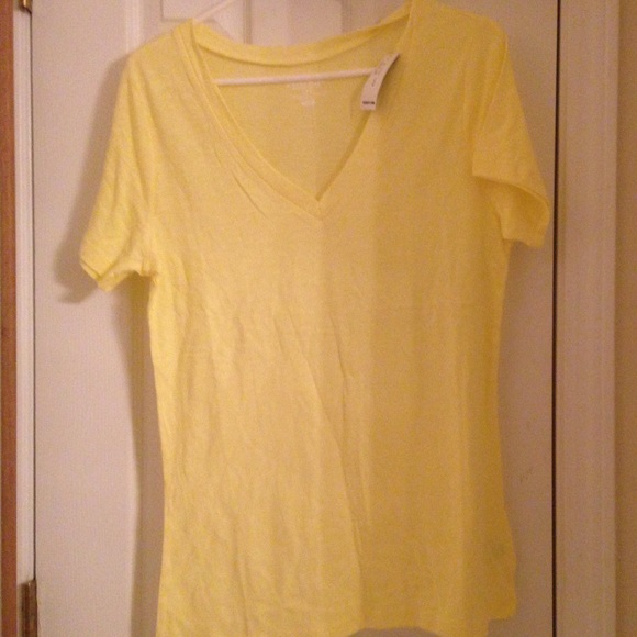 ❌SOLD❌NWT yellow tee