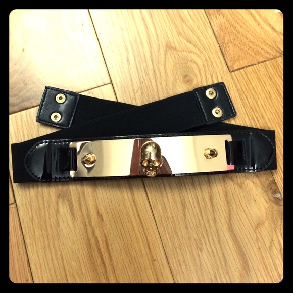 🙏🙏HP🙏🙏 Studded skull gold plate belt