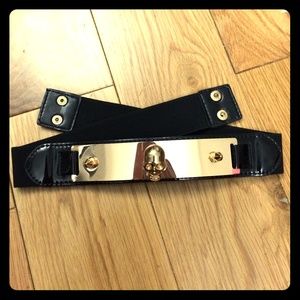 🙏🙏HP🙏🙏 Studded skull gold plate belt