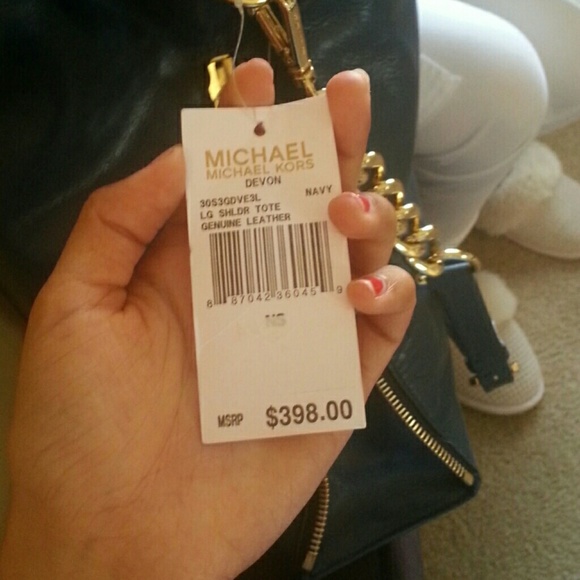 Michael Kors - Picture 2 of 4