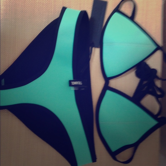 Triangl NWT  Miami mint top