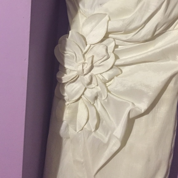 Dress - Picture 3 of 3