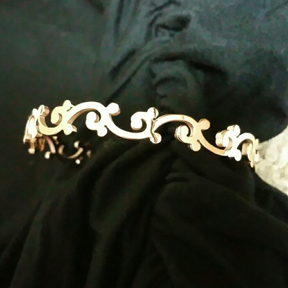 Rose gold floral bangle