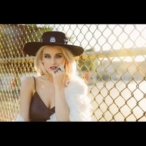 ♥️ONE DAY FLASH SALE ♥️UNIF Relics Symbol Hat