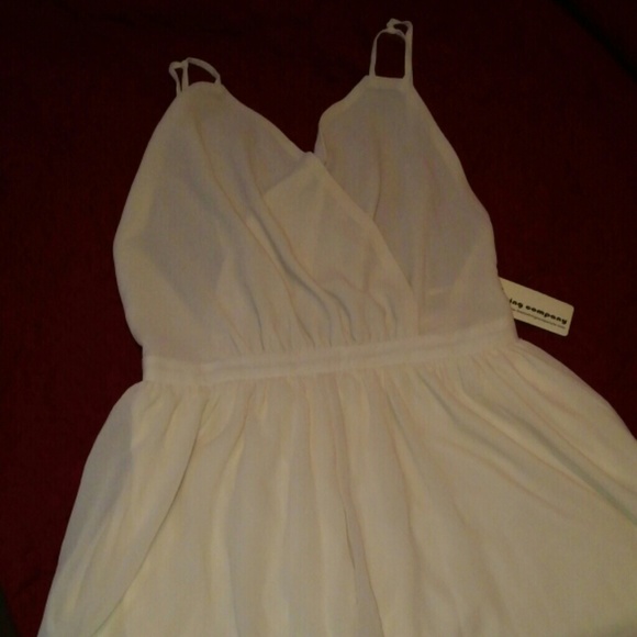 Cute romper never been worn before