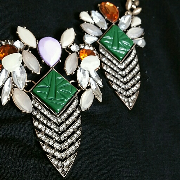 JADE leaf statement necklace - Picture 2 of 4