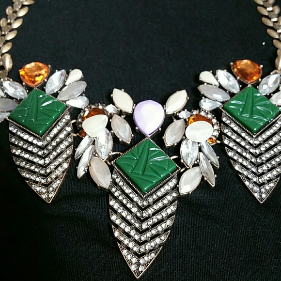 JADE leaf statement necklace - Picture 4 of 4