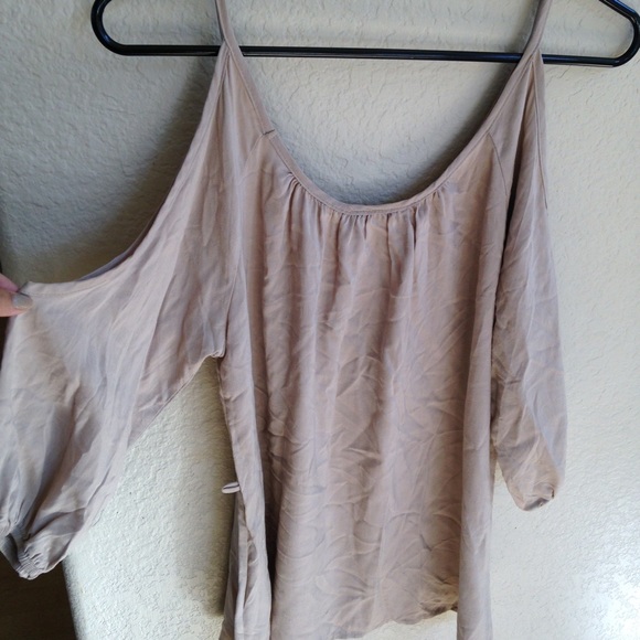 Off-the-shoulder shirt