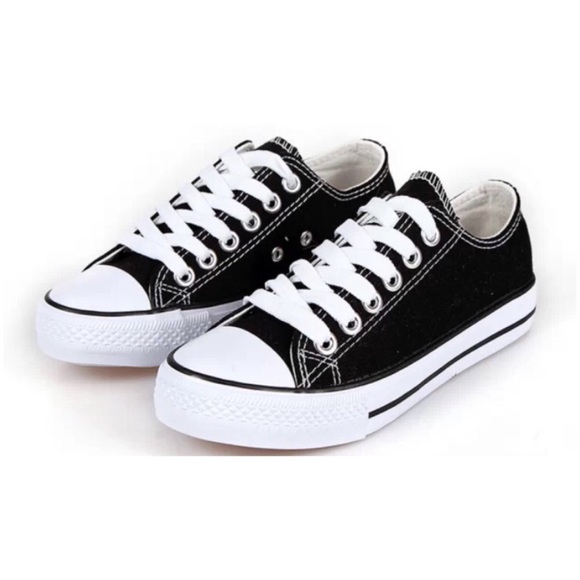 💮NWOT!!! Casual Black Sneaker