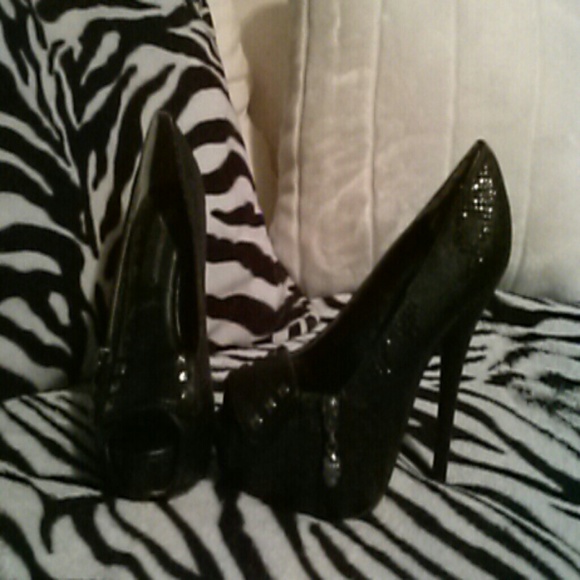 shoes black stiletto heels w skull embellishments poshmark