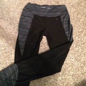 Head leggings with grey/white striping sections