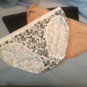 Set of 3 tag less panties💕