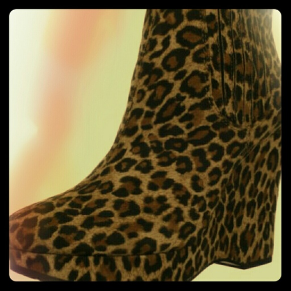 BCBG SUEDE BOOTS