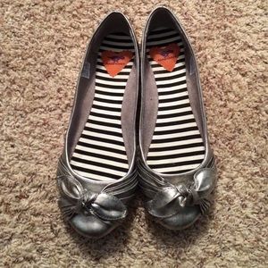 Beautiful dark grey flats with bow