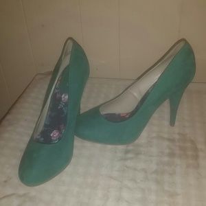 Green pumps