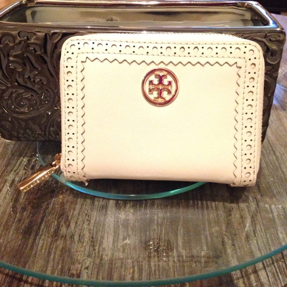 Tory Burch Clutches & Wallets - Tory Burch Robinson Spectator Zip Coin Case