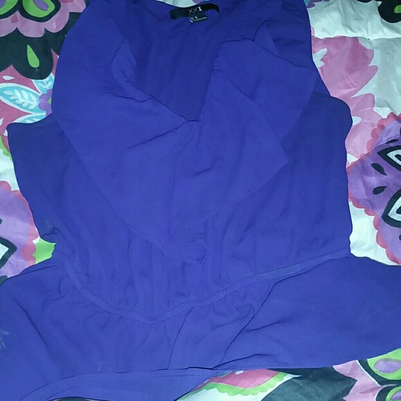 Top. - Picture 2 of 2