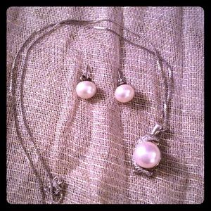 Sterl .925 and gen pearl set + free gift
