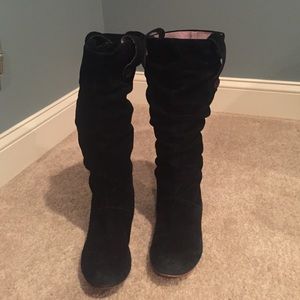 Black Ugg boots