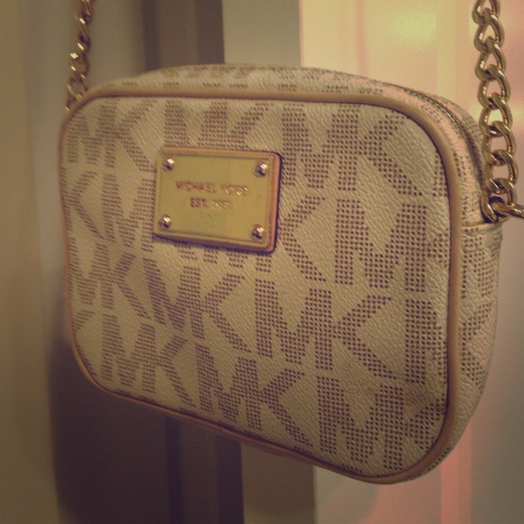 Michael KORS small Jet Set Purse.