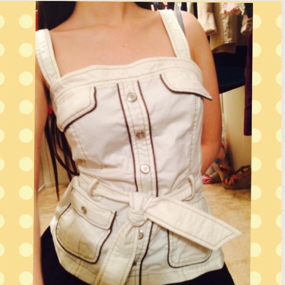 Super cute top. White.