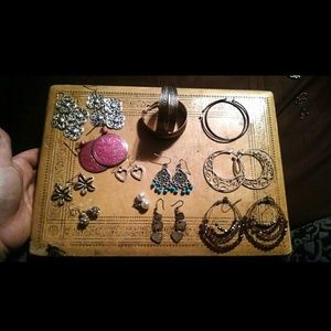 Earring lot. 12 pairs, assorted styles.
