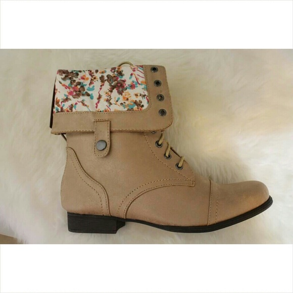 🚫*SOLD* Combat Boots🚫 - Picture 2 of 4