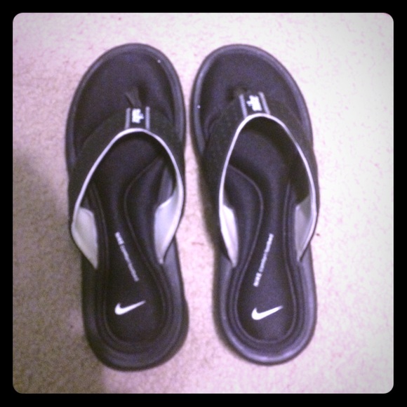 Black Nike memory foam sandals