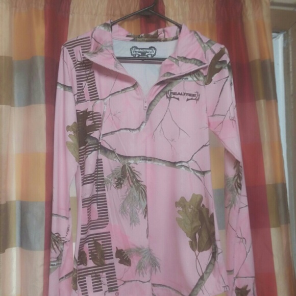 Realtree,pink camouflage top never worn