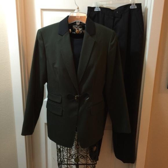 NEW 3-pc classic🌷 army green and black suit☕️